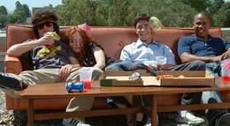 Кадр из фильма "Нас приняли!" - 2