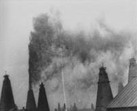 Кадр Нефтяной фонтан на промысле Балаханы