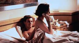 Кадр из фильма "Пригоршня праха" - 1