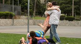 Кадр из фильма "Поженить Бэрри" - 2