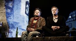 Кадр из фильма "Поможем расстаться" - 2