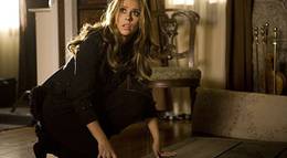 Кадр из фильма "Говорящая с призраками" - 2