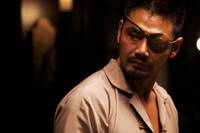 Кадр Пусть летят пули