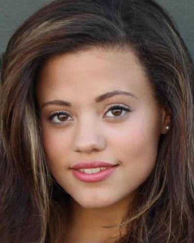 Сара Джеффри фото