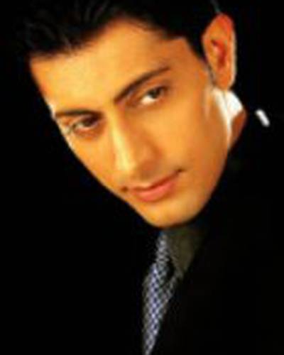 Прияншу Чаттерджи фото