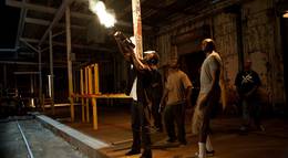 Кадр из фильма "Клин клином" - 2