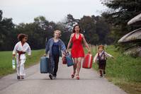 Кадр Летучие рыбы должны плавать в море