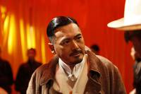 Кадр Пусть летят пули