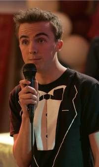 Кадр Малкольм в центре внимания