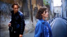 Кадр из фильма "За облаками" - 1