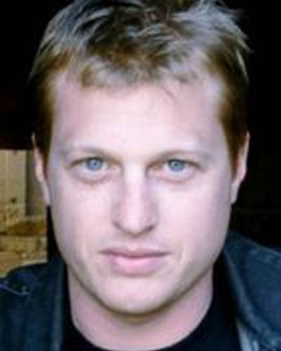 Адам МакДональд фото