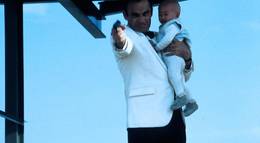 Кадр из фильма "Безумная миссия 3: Наш человек с Бонд-стрит" - 2