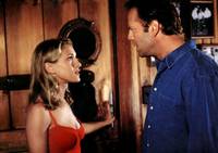 Кадр На расстоянии удара