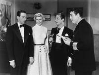 Кадр Апрель в Париже