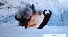 Кадр из фильма "Остров Медвежий" - 2