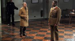 Кадр из фильма "Охотники за чужими" - 1