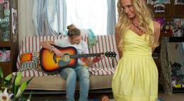 Кадр из фильма "Деффчонки" - 2