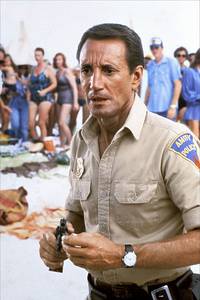 Кадр Челюсти 2