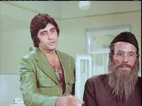 Кадр Амар,  Акбар, Антони