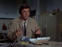 Кадр Коломбо: Убийство по книге