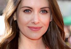 Элисон Бри узнает «Легко ли быть одной?»