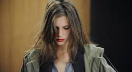 Кадр из фильма "Молода и прекрасна" - 2