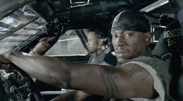 Кадр из фильма "Смертельная гонка" - 2