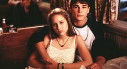 Кадр из фильма "Здесь на Земле" - 1