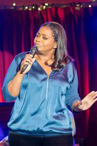 Кадр Красные браслеты 