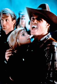 Кадр В раю с блондинкой