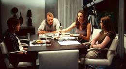 Кадр из фильма "Стеклянный дом" - 2