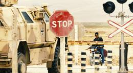 Кадр из фильма "Между мирами" - 2