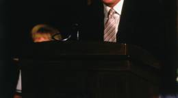 Кадр из фильма "Вход и выход" - 2