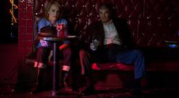 Кадр из фильма "Девушка входит в бар" - 1