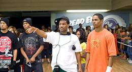 Кадр из фильма "Без ансамбля" - 1