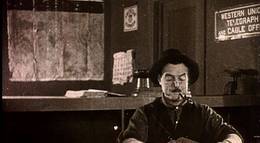 Кадр из фильма "Семь лет несчастий" - 2