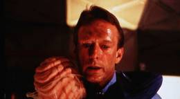 Кадр из фильма "Космический полицейский участок" - 1