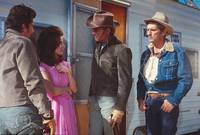 Кадр Банда в мини-юбках