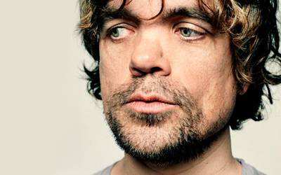 Питер Динклэйдж о природной сексуальности, мужестве и любви к животным