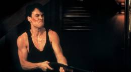 Кадр из фильма "Беглый огонь" - 2