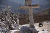 Кадр Люди горы люди море