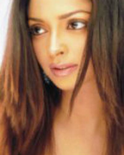 Неха Дюбей фото