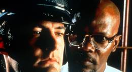 Кадр из фильма "Спиной к стене" - 1