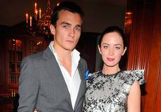 Эмили Блант научится аферам у Руперта Френда