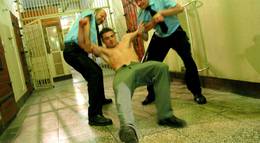 Кадр из фильма "Взаперти" - 2