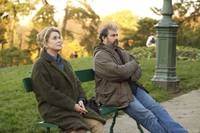 Кадр Женщина во дворе