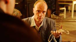 Кадр из фильма "Протектор" - 2