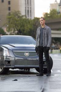 Кадр Я, Алекс Кросс