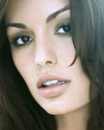 Кэролайн де Соуза Корреа фото