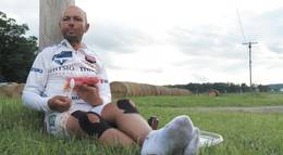 Кадр из фильма "Attention, a Life in Extremes" - 2